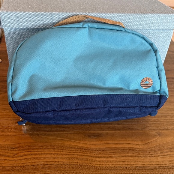 Tobiq Toiletry Bag in Aspen - Picture 1 of 4